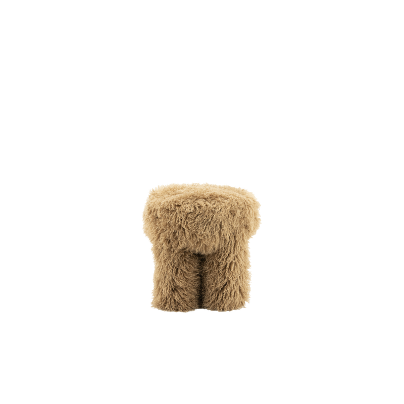 Taburete de pelo sintético beige, asiento redondo y respaldo bajo, forma cilíndrica