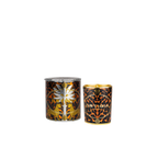 Vela en envase cilíndrico negro con estampado ámbar y dorado, tapa ORTIGIA.
