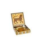 Plato de cristal con jabón en bandeja decorada; caja abierta con leopardo