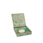 Plato decorativo con jabón Ortigia: caja abierta turquesa floral con jabón blanco