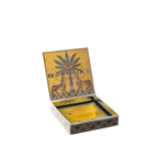 Caja decorativa con jabón amarillo Ortigia Zagara, interior visible