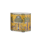 Estuche cilíndrico dorado Ortigia con ilustración de leones, palmeras y flores.