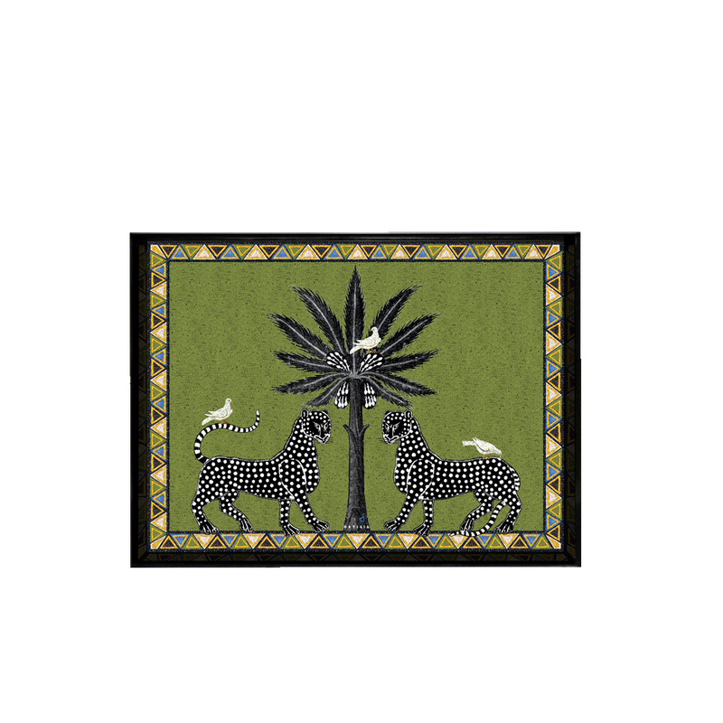 Bandeja lacada rectangular verde con mosaico y borde geométrico multicolor