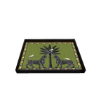 Bandeja lacada verde rectangular con diseño de palmera y borde geométrico