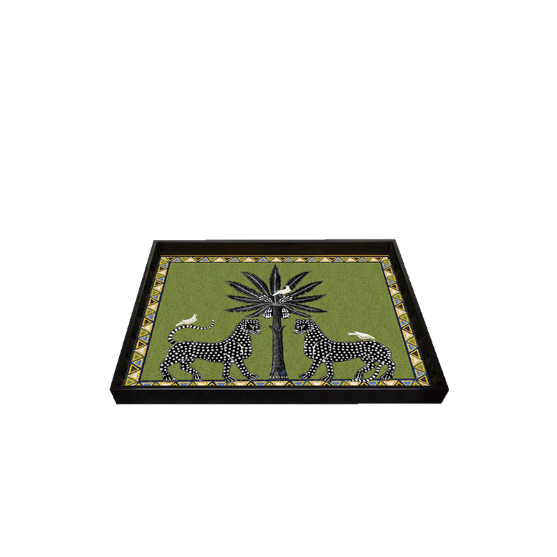 Bandeja lacada de mosaico verde vista en ángulo, con marco negro y figuras de leones