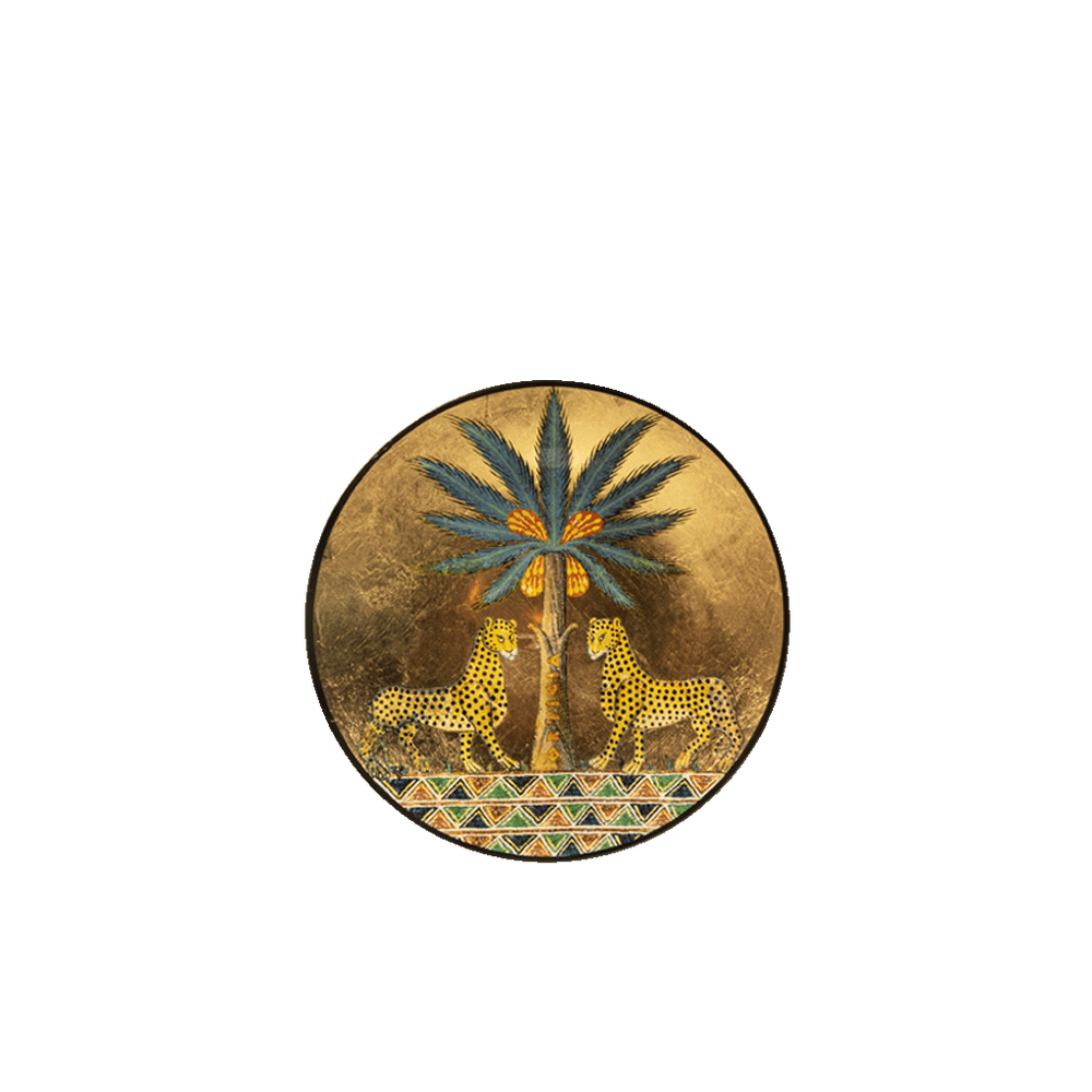 Plato de cristal redondo dorado con palmera y dos felinos amarillos.