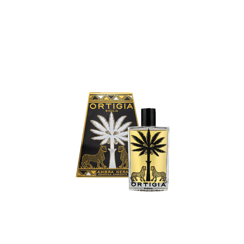 Spray aromático Ambra Nera Ortigia, botella y caja negra/dorada con diseño tropical
