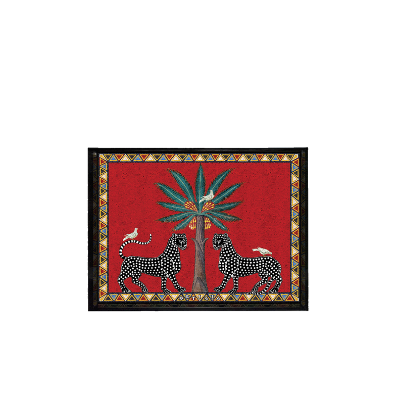 Bandeja lacada con borde de mosaico amarillo y rojo, diseño central de felinos y flor