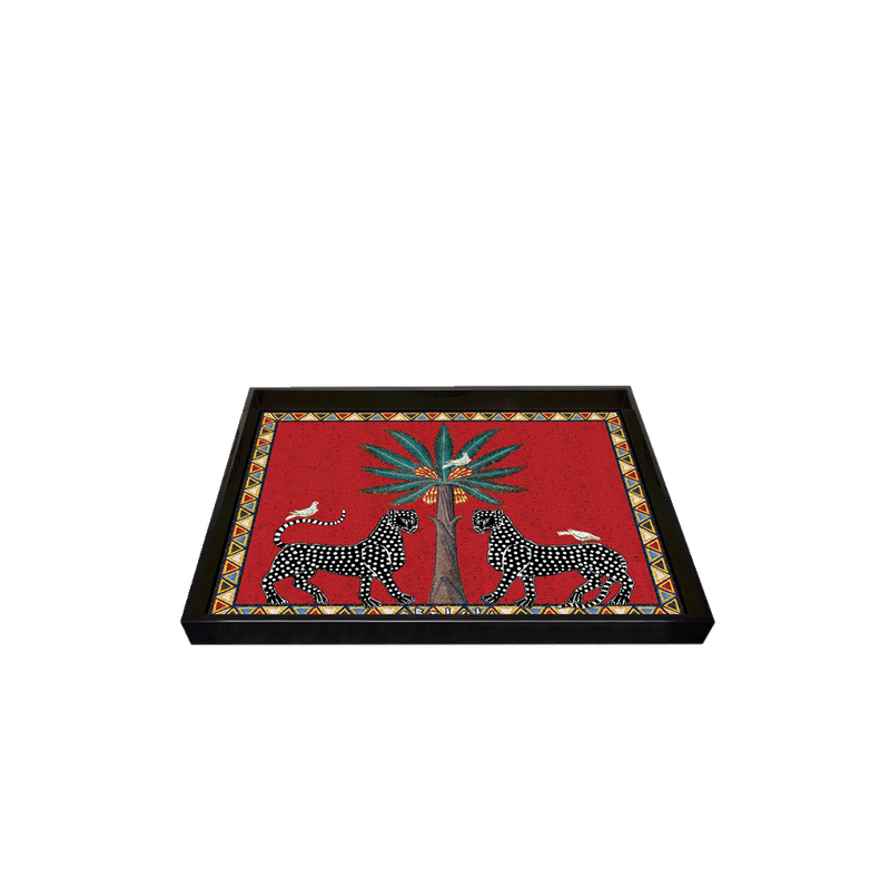 Bandeja lacada en marco negro, interior rojo con borde de mosaico y felinos decorativos