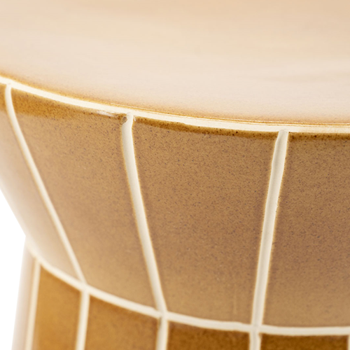 Mesa auxiliar de cerámica mostaza con tapa redonda y retícula blanca