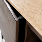 Detalle del borde interior y guías del cajón del mueble TV, estructura de madera
