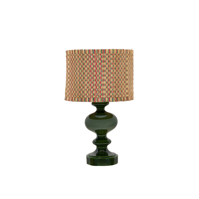 Lámpara de mesa verde con pantalla de caña trenzada a rayas multicolor