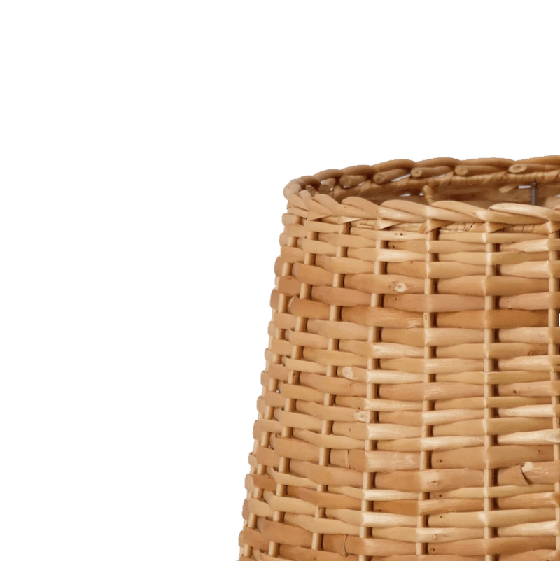 Pantalla de mimbre beige con tejido trenzado, detalle lateral
