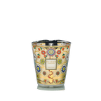Vela aromática en vaso de vidrio decorado con flores y corazones, con tapa negra