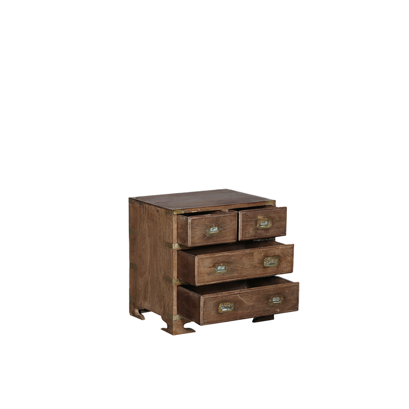 Cajonera de madera marrón de 4 cajones con herrajes metálicos y patas curvas