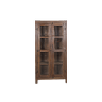 Vitrina de madera marrón con puertas de cristal y compartimentos interiores.