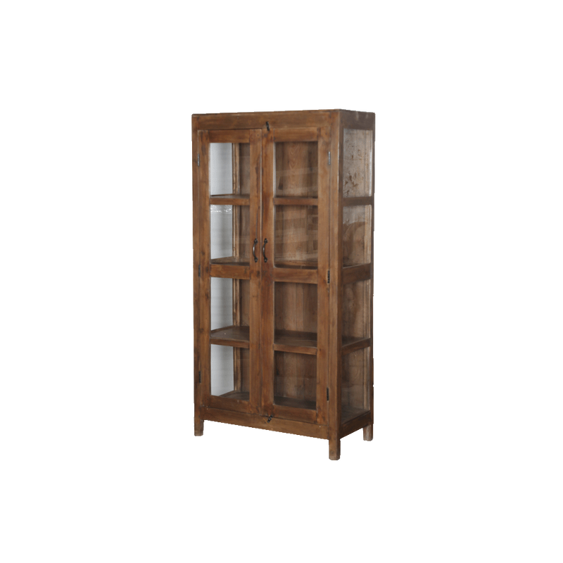 Vitrina de madera marrón con puertas de cristal y estantes en el interior.