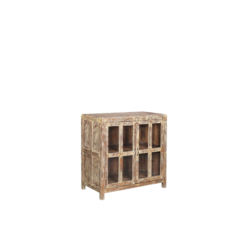 Aparador de madera con 2 puertas de cristal en acabado envejecido, con estantes
