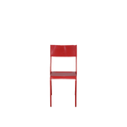 Silla de hierro roja con respaldo y asiento rectangulares, patas metálicas.