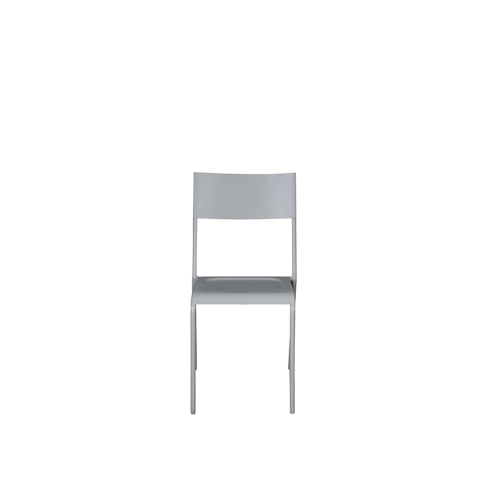 Silla de hierro blanca con asiento y respaldo rectangulares