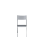 Silla de hierro blanca con asiento y respaldo rectangulares