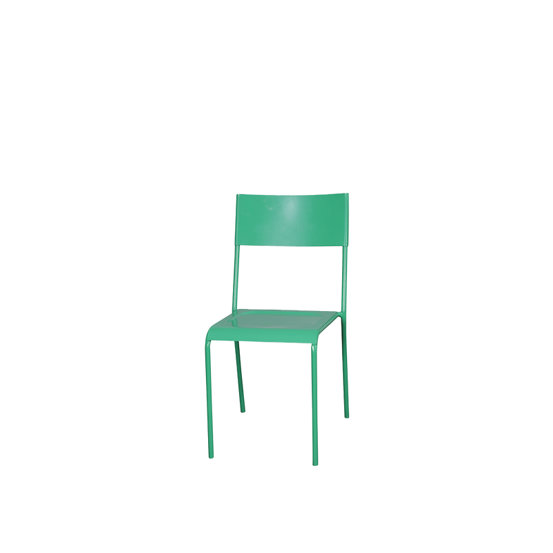 Silla de hierro verde claro con respaldo rectangular y asiento verde, vista 3/4