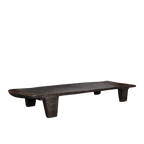Mesa de centro de madera oscura con tablero rectangular y cuatro patas bajas