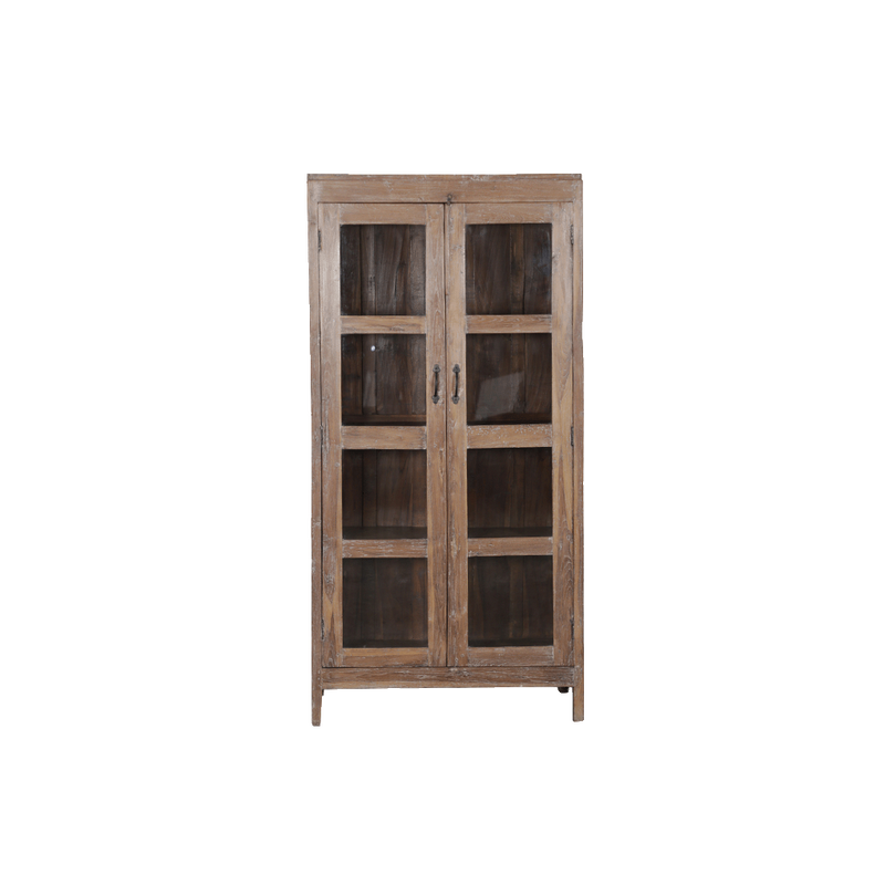 Vitrina de madera con puertas de cristal y estantes interiores.