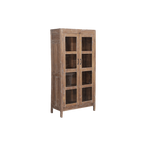 Vitrina alta de madera con puertas de cristal y estantes interiores.