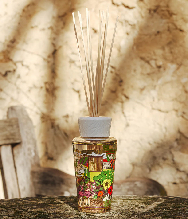 Difusor Provence con frasco de vidrio y varillas, diseño floral.