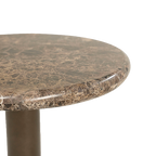 Mesa de centro redonda: sobre de mármol marrón con vetas y borde curvo