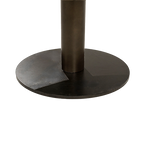 Base de metal circular oscura con columna central para mesa de mármol