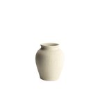 Jarrón de cerámica beige texturizado, cuello estrecho y boca ancha