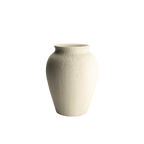 Jarrón de cerámica beige con textura, cuello corto y cuerpo abombado