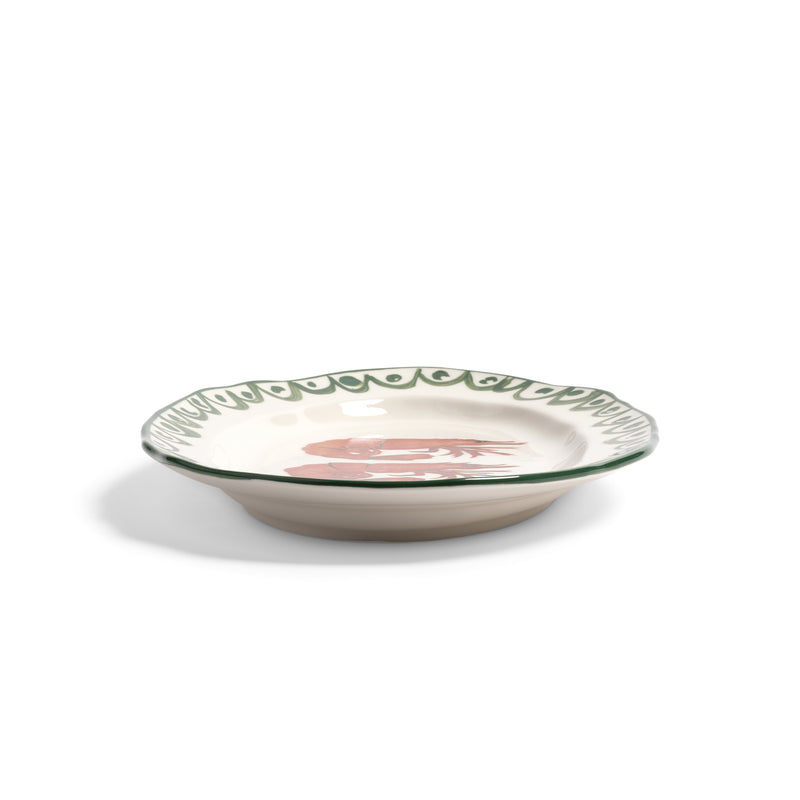 Plato hondo de cerámica blanco con borde verde y camarones rojos en franja.