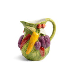 Jarra de cerámica decorada con pimientos y uvas, asa verde