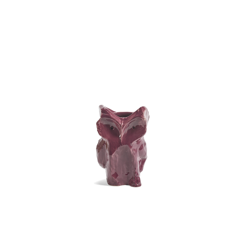 Jarrón de cerámica con forma de búho, acabado morado, vista frontal
