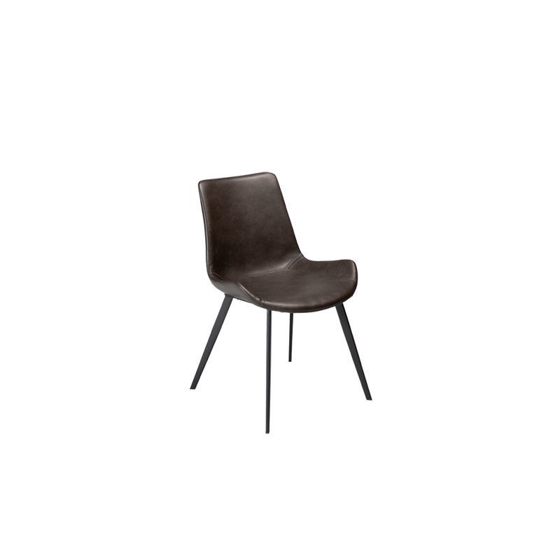 Silla tapizada gris vintage con respaldo alto y patas metálicas negras, vista frontal