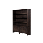 Librería de madera oscura vista lateral con estantes abiertos y base con puertas