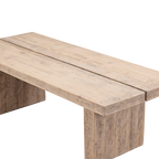 Mesa de comedor de madera maciza, detalle del tablero con vetas y canto