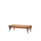 Mesa de centro rectangular de madera, tapa redondeada y cuatro patas torneadas.