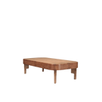 Mesa de centro de madera con esquinas redondeadas y patas bajas de madera.