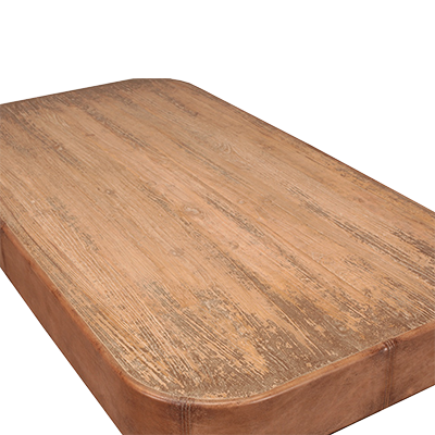 Tapa de mesa de madera con vetas marcadas y borde redondeado.
