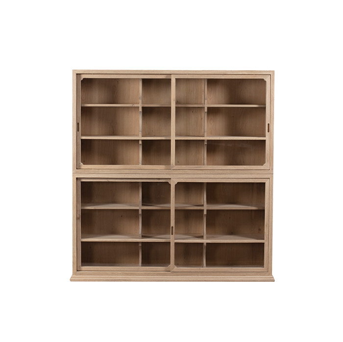 Librería Heritage de madera clara con puertas deslizables de cristal y estantes interiores