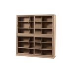 Librería Heritage de madera clara con puertas deslizables de cristal y compartimentos en el interior