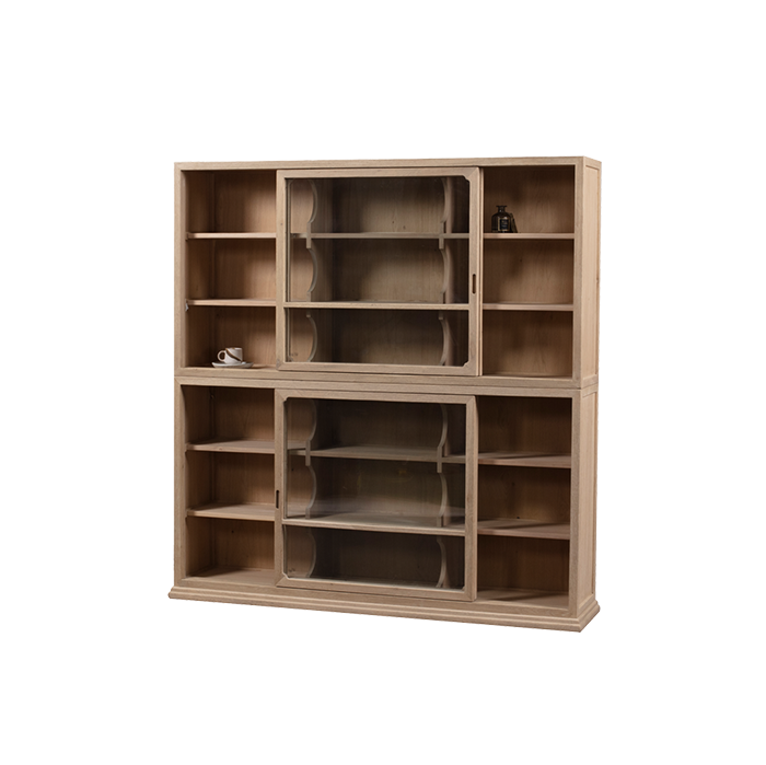 Librería Heritage de madera clara con puertas deslizables de cristal y estantes con objetos