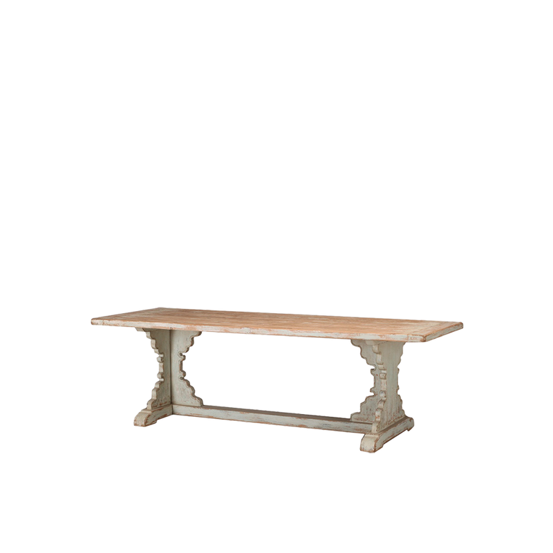 Mesa de comedor de madera con tablero rectangular y dos travesaños en patas blancas
