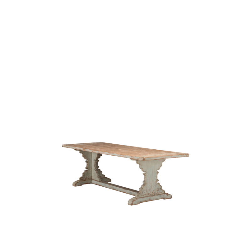 Mesa de comedor de madera con patas abiertas estilo granja y acabado envejecido