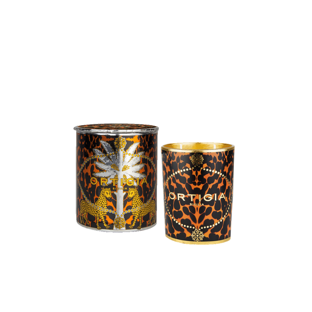 Vela perfumada Ortigia Ambra Nera en vaso con estampado leopardo y flores doradas