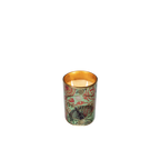 Vela aromática en recipiente metálico estampado multicolor con llama encendida